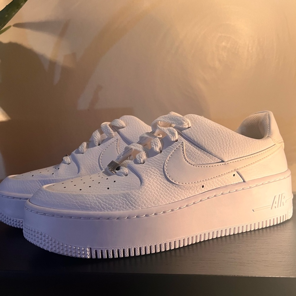 WMNS AIR FORCE 1 SAGE LOW “Triple White" 7.5